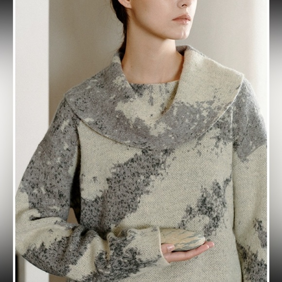 sweater - Picture 2 of 3